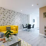 The Ecclesian - Upscale Apartments Near Trafford Centre & Eccles Train Station